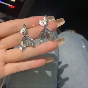 🎀 Bundle earrings, $10 for each, buy 2 get 1 more pairs for free